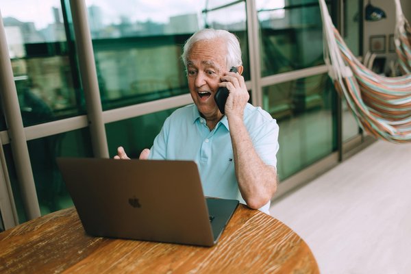 Sénescence et santé bucco-dentaire : des soins spécifiques